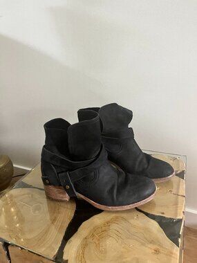 Ugg Elora Ankle Boots | Black Leather Pull-on Heeled Boots Size 7.5